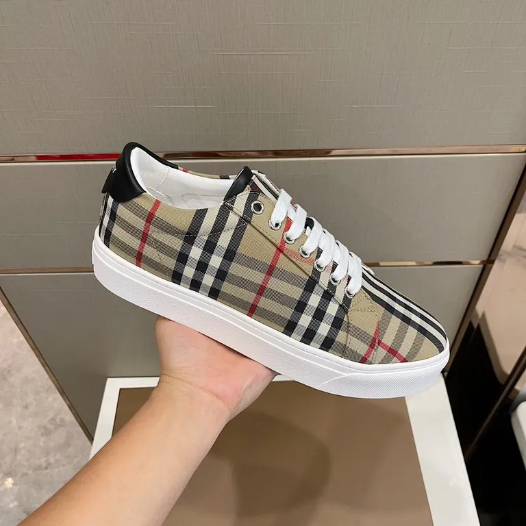 Burberry Shoe 